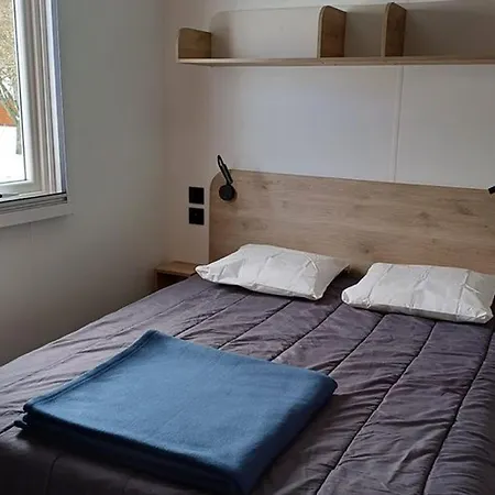 אתר קמפינג Mobil-home Avec Terrasse 2 Ch, - Api-1-52-562 *